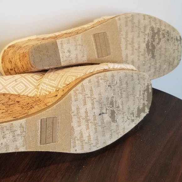 TOMS wedges - Picture 3 of 3